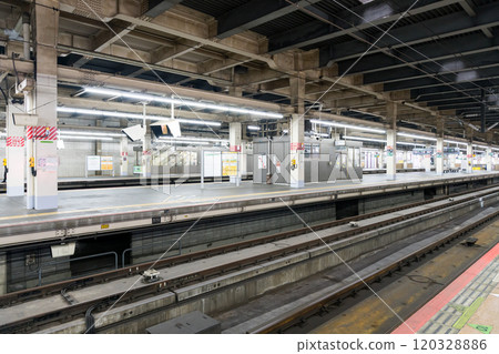 JR Omiya Station - View of the tracks from the Shinkansen platform, Omiya, Saitama City, Saitama Prefecture JR Omiya Station - View of the tracks from the Shinkansen platform, Omiya, Saitama City, Saitama Prefecture 120328886
