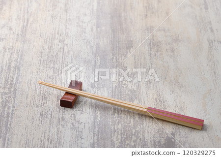 筷架和筷子（背景資料） 120329275