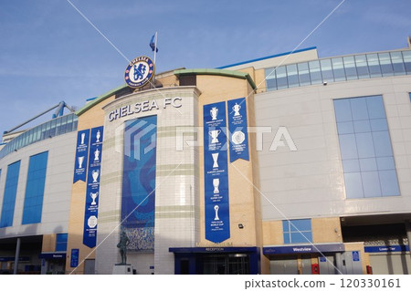 斯坦福橋，切爾西足球俱樂部的主場，從正面看 120330161