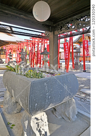 Walking around Shinmachi: At Kikuinari Shrine, Shinmachi, Takasaki City 120330340