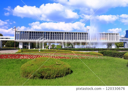 [Hiroshima Prefecture] Autumn Hiroshima Peace Memorial Museum Main Building 120330676
