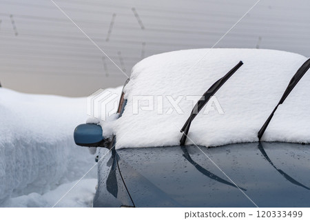 車上積滿了雪 120333499