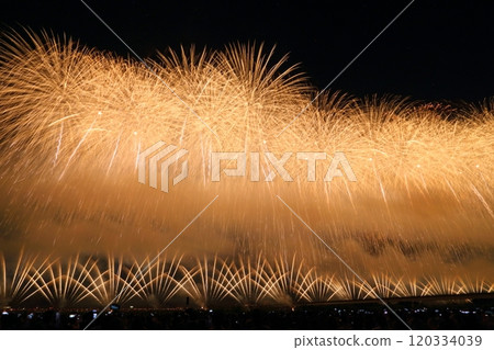 Phoenix fireworks filling the night sky Phoenix fireworks filling the night sky 120334039