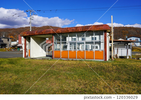 Former Kasuga Station on the Tonouchi Line (Mukawa Town) 120336029