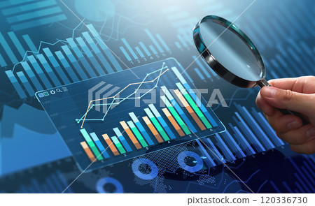 市場分析和管理策略。財務和統計數據儀表板。分析師的手放大圖表。 市場分析和管理策略。財務和統計數據儀表板。分析師的手放大圖表。 120336730