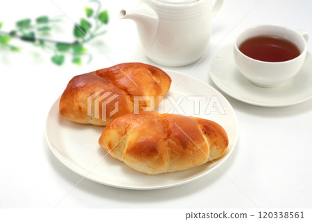 Delicious cream buns 120338561