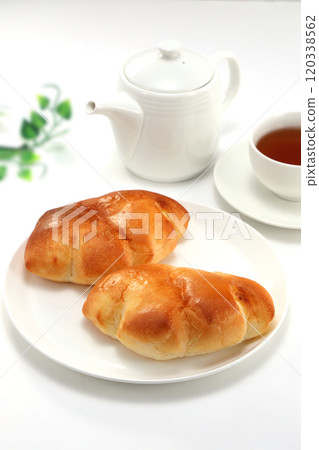 Delicious cream buns 120338562