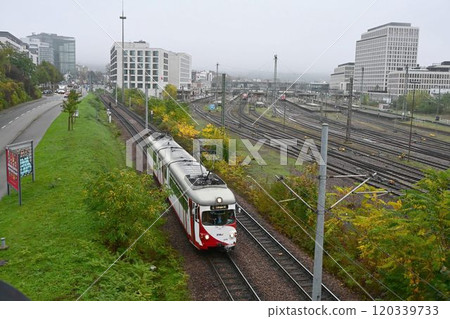 A morning at Heidelberg Central Station: trains and trams arriving and departing one after another 120339733