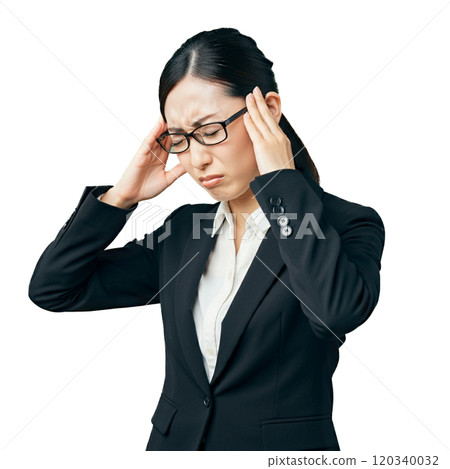 患有頭痛的年輕女商人 120340032