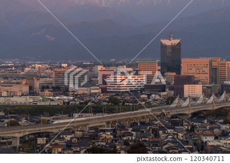 《Toyama Prefecture》Night view of Toyama city with a view of Tateyama mountain range 120340711