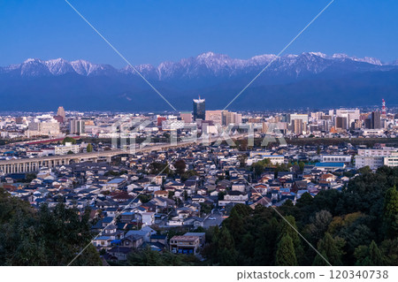 《富山縣》立山山脈盡收眼底的富山市夜景 120340738