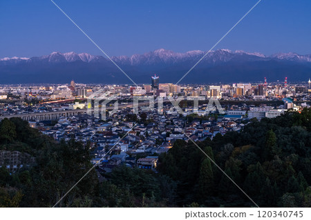《Toyama Prefecture》Night view of Toyama city with a view of Tateyama mountain range 120340745