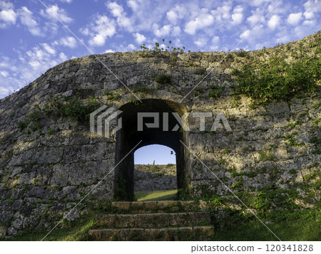 世界遺產座喜味城跡“琉球王國的御城及相關遺址” 世界遺產座喜味城跡“琉球王國的御城及相關遺址” 120341828