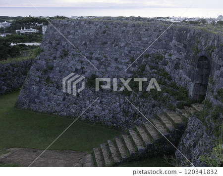 Zakimi Castle ruins, part of the World Heritage Site "Gusuku Sites and Related Properties of the Kingdom of the Ryukyus" 120341832