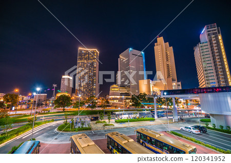 Yokohama cityscape in Japan: Buildings such as Sakuragicho Station and Yokohama City Hall, smoking areas... A ray of hope for a new era = 17th 120341952