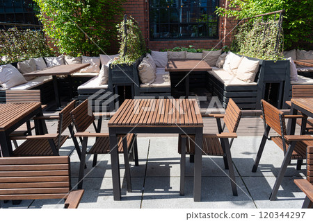 Street Restaurant Table, Empty Cafe Tables, Bistro Seat, Bar Terrace, Outdoor Restaurants, Cafeteria 120344297