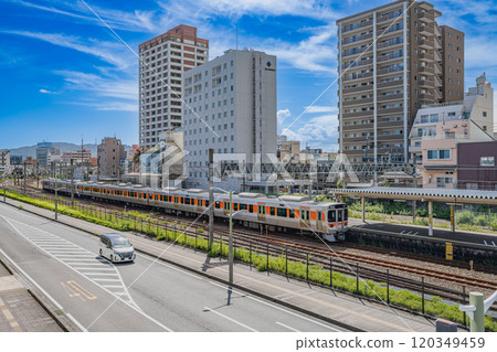 A view of JR Shimizu Station and skyscrapers from the east exit of the station under a clear blue sky (Shizuoka Prefecture) 120349459