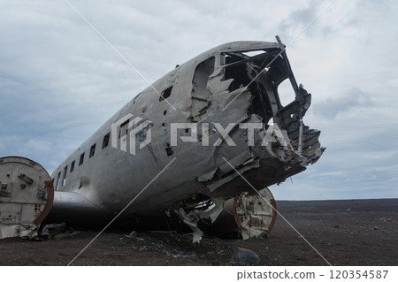Solheimasandur plane wreck view. South Iceland landmark 120354587
