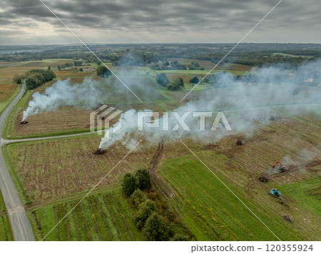 FRANCE, GIRONDE, NAUJAN-ET-POSTIAC, BORDEAUX VINEYARD UPROOTING CAMPAIGN WITH BACKHOE LOADER 120355924