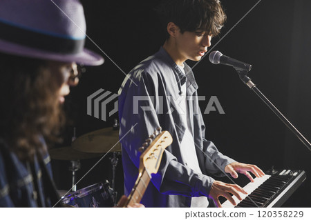 樂團現場表演 120358229