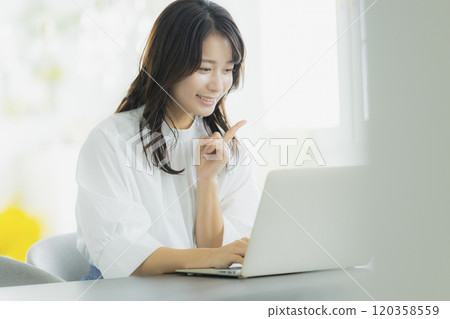 年輕女性，女商人，家庭，辦公室休閒 120358559