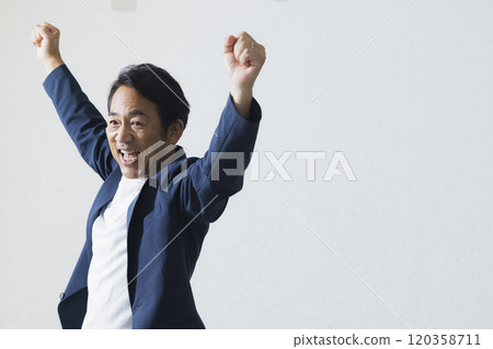 精力充沛的中年男子 精力充沛的中年男子 120358711