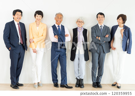 資深商人和職業女性 120359955