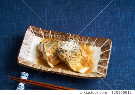 用鯖魚燜鯖魚 用鯖魚燜鯖魚 120360912