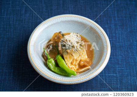 用鯖魚燜鯖魚 用鯖魚燜鯖魚 120360923