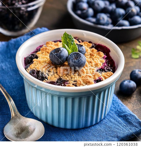 Blueberry Crumble 120361038