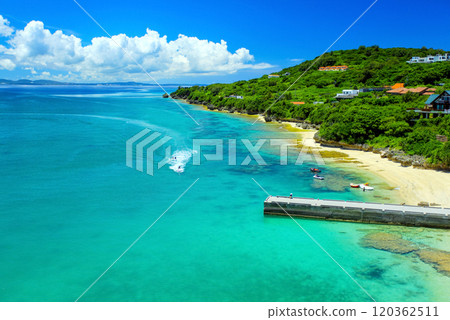 The beautiful sea of Okinawa: Sesoko Island 120362511