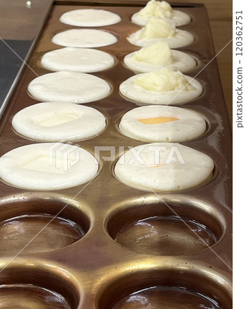 wheel cake 120362751