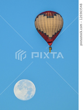 月亮與熱氣球交會琵琶湖東近江熱氣球嘉年華2024 120363548