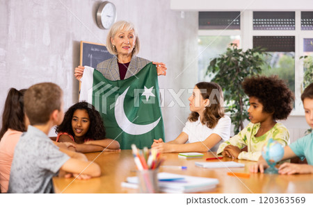 Mature woman teacher tells the pupils the history of Pakistan 120363569