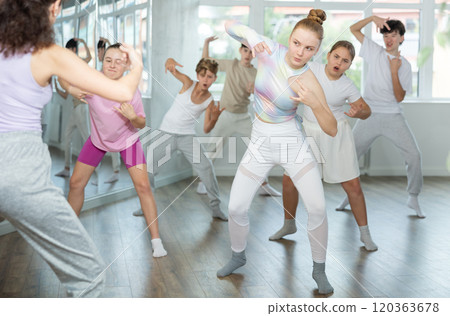 Group of children dancing hip hop 120363678