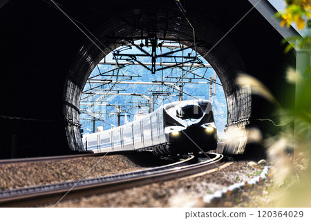 新幹線通過加瀨野隧道 120364029