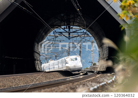 The Shinkansen passing through the Kaseno Tunnel 120364032