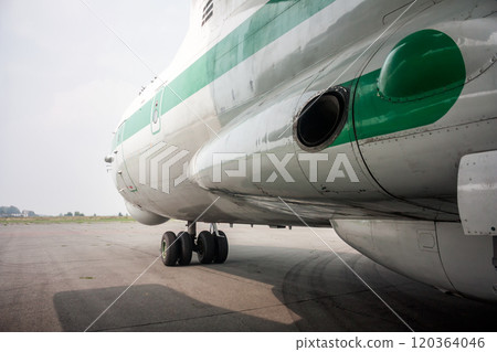 Nose landing gear and fuselage of big wide body aircraft 120364046