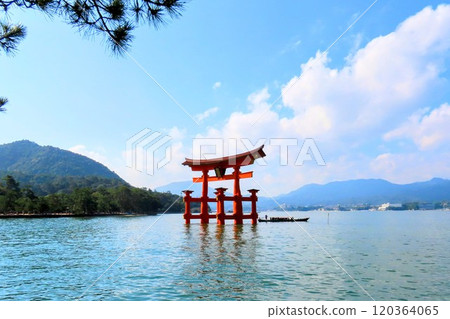 The Great Torii of Miyajima, one of Japan's three most scenic views of Aki 120364065