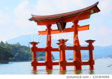 The Great Torii of Miyajima, one of Japan's three most scenic views of Aki 120364066