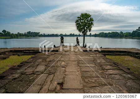 Angkor temple gate and baths 120365067