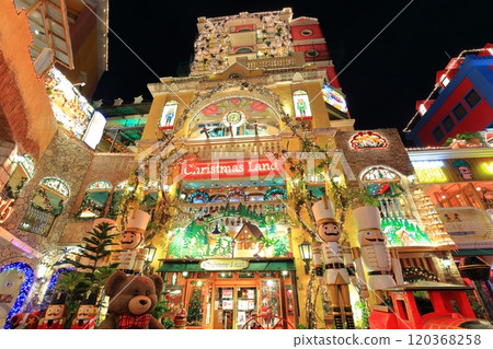 【沖繩縣】美國村夜景（Depot島海邊） 120368258