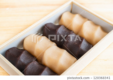 Boxed Bean-Chocolate Mochi Boxed Bean-Chocolate Mochi 120368341