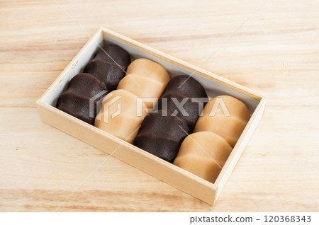 Boxed Bean-Chocolate Mochi Boxed Bean-Chocolate Mochi 120368343
