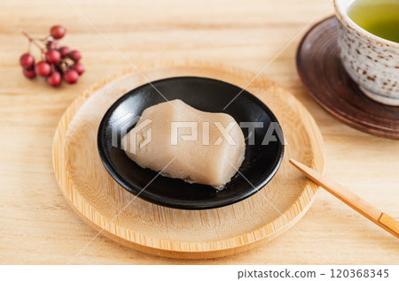 Bean-flavored rice cakes with white bean paste 120368345