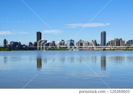 從大稻埕碼頭眺望新北市三重（台灣台北市大同區） 120368605