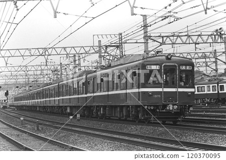 京急、舊1000級1375等特快列車，金澤文庫-金澤八景，1982年4月24日 120370095