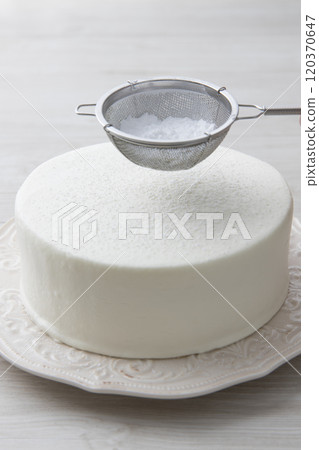 蛋糕裝飾：撒上糖粉 120370647