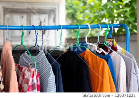 Hang the clothes on the clothesline 120371222
