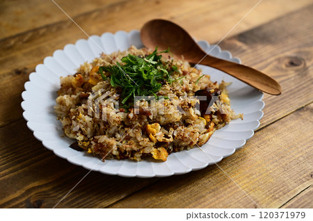 Fried rice with nametake mushroom, plum and small sardines 120371979